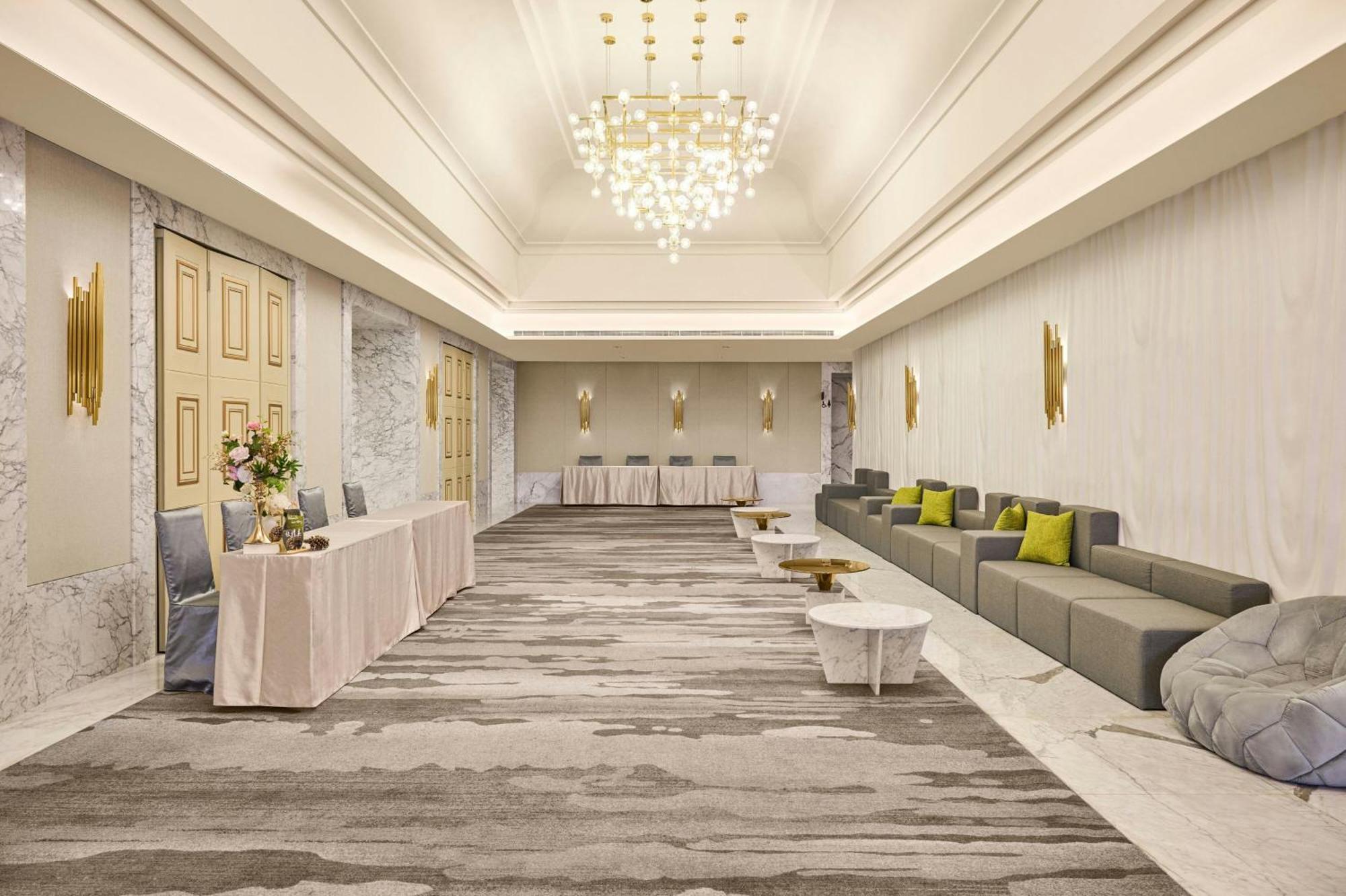 台中李方艾美酒店 外观 照片 The Grand Ballroom Foyer