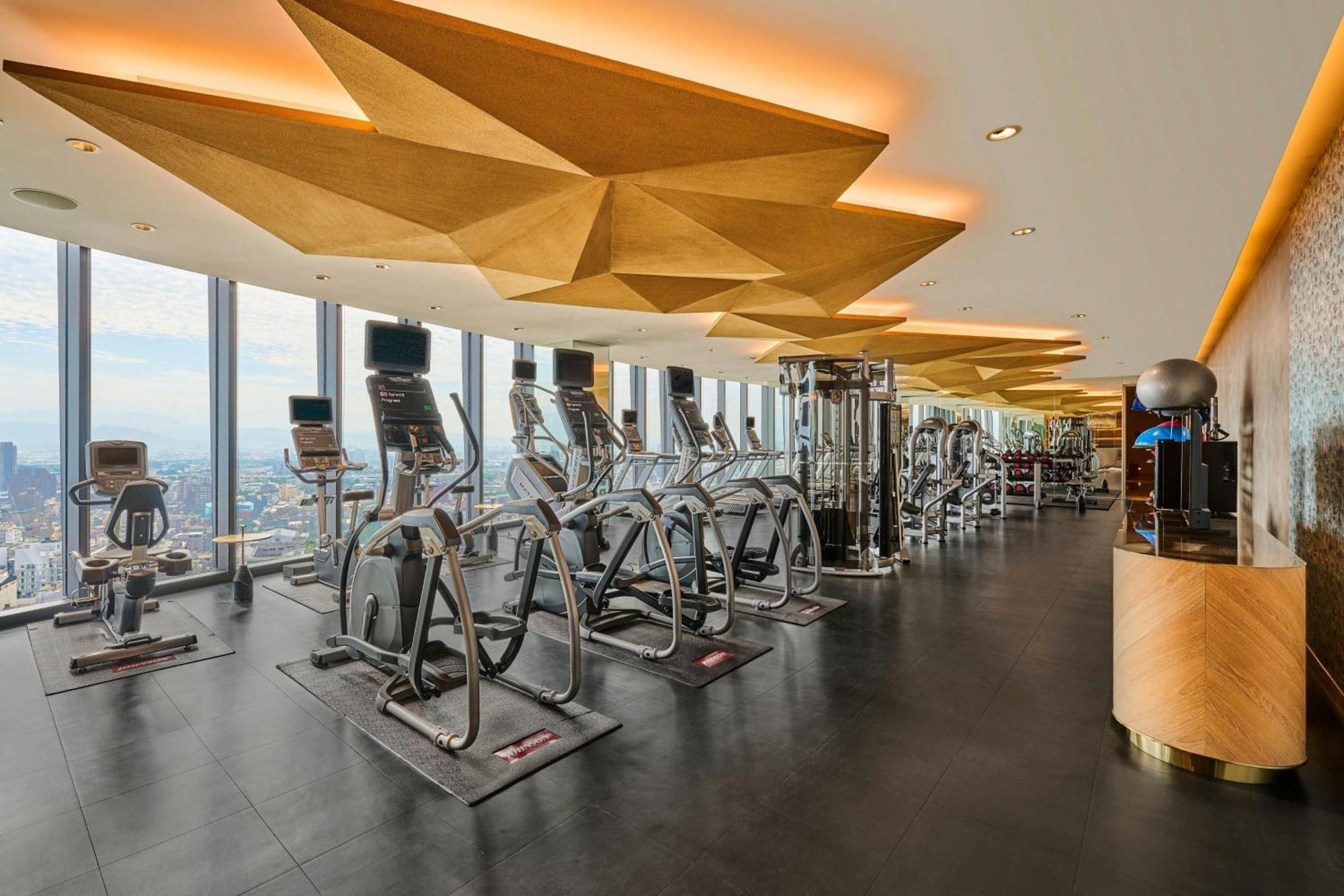 台中李方艾美酒店 外观 照片 The gym at The Landmark