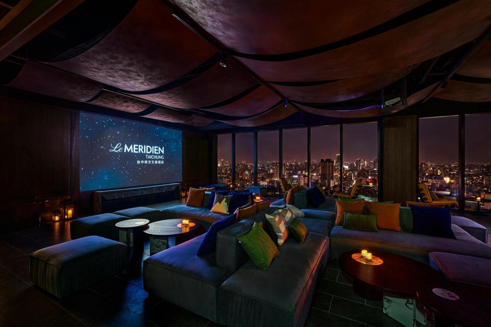 台中李方艾美酒店 外观 照片 The 63rd floor lounge